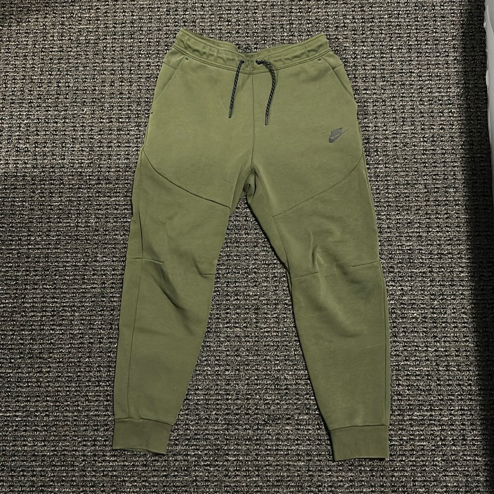 Nike tech sweat pants
